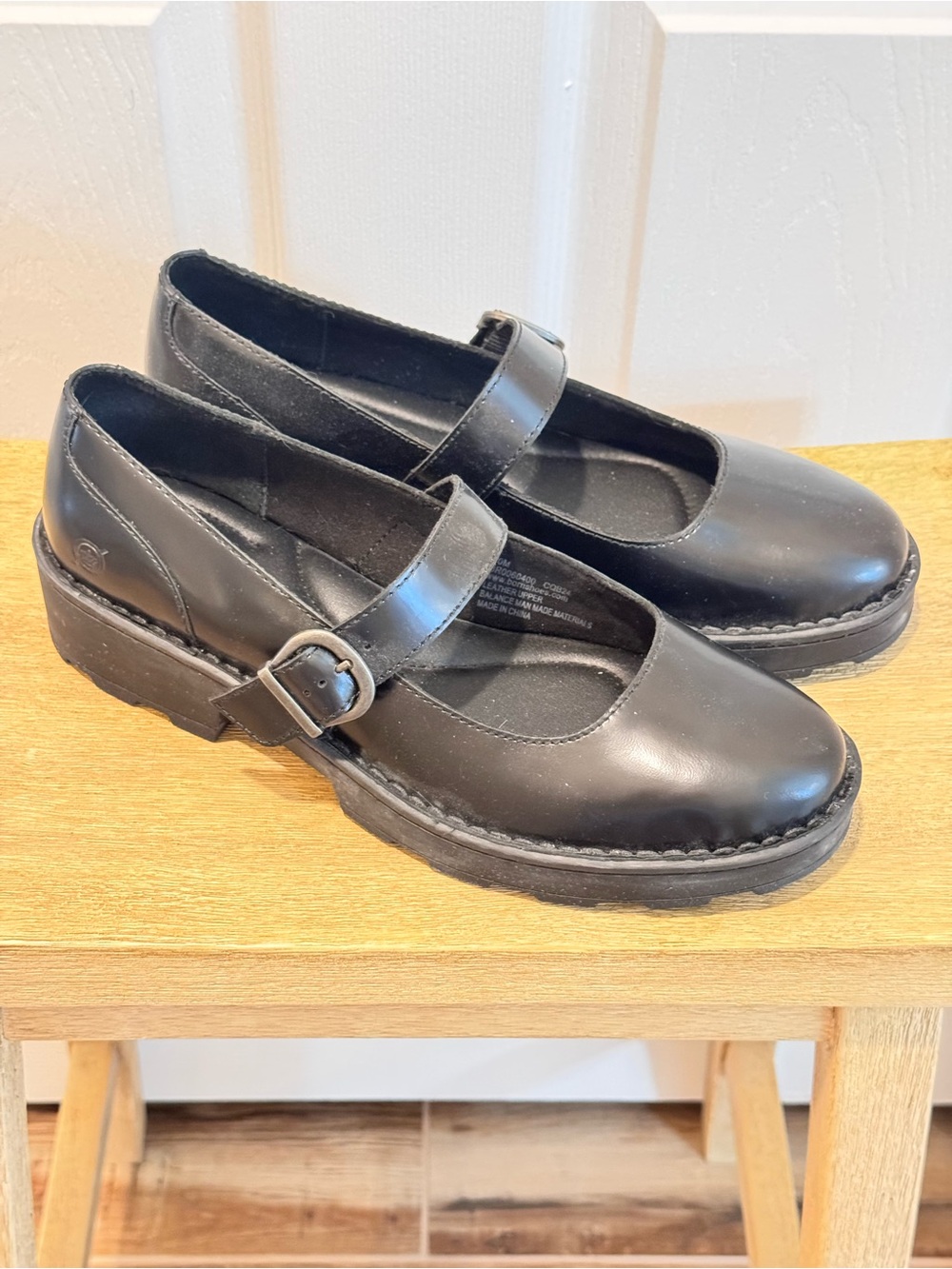Classic Mary Jane Comfort Flats in Black Leather